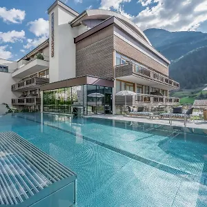 Szálloda Bergland Design- Und Wellnesshotel *****